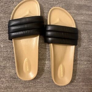 BEATRICE VALENZUELA BLACK CLASSIC SANDALIA